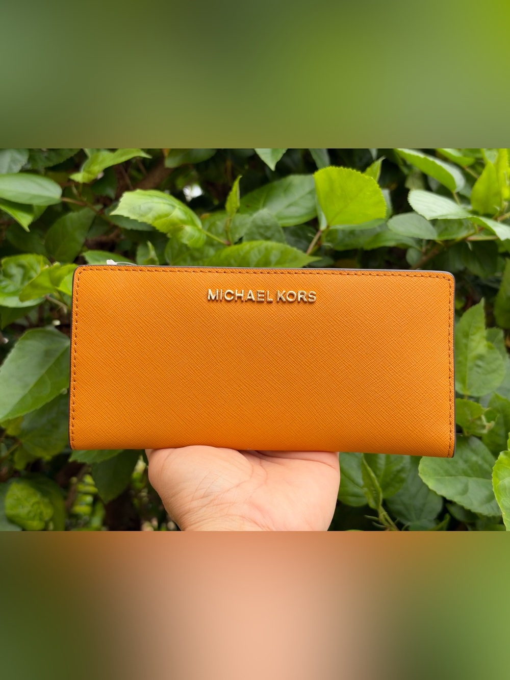 Michael Kors Jet Set Travel LG Carryall Bifold Wallet Marigold/Luggage
